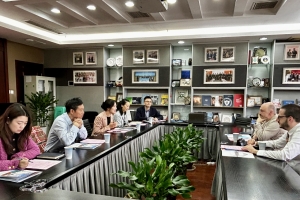 意大利特伦托大学物理学院院长Gianluca Lattanzi来校访问