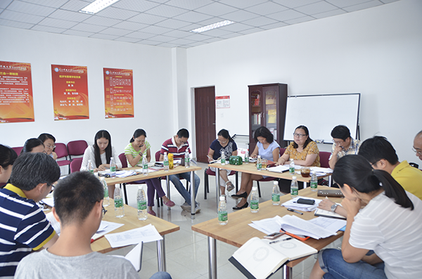经管学院召开党建工作组学习研讨会