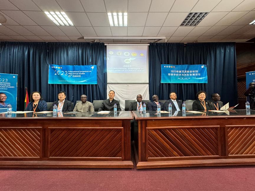 很多桌子.jpg 很多桌子.jpg