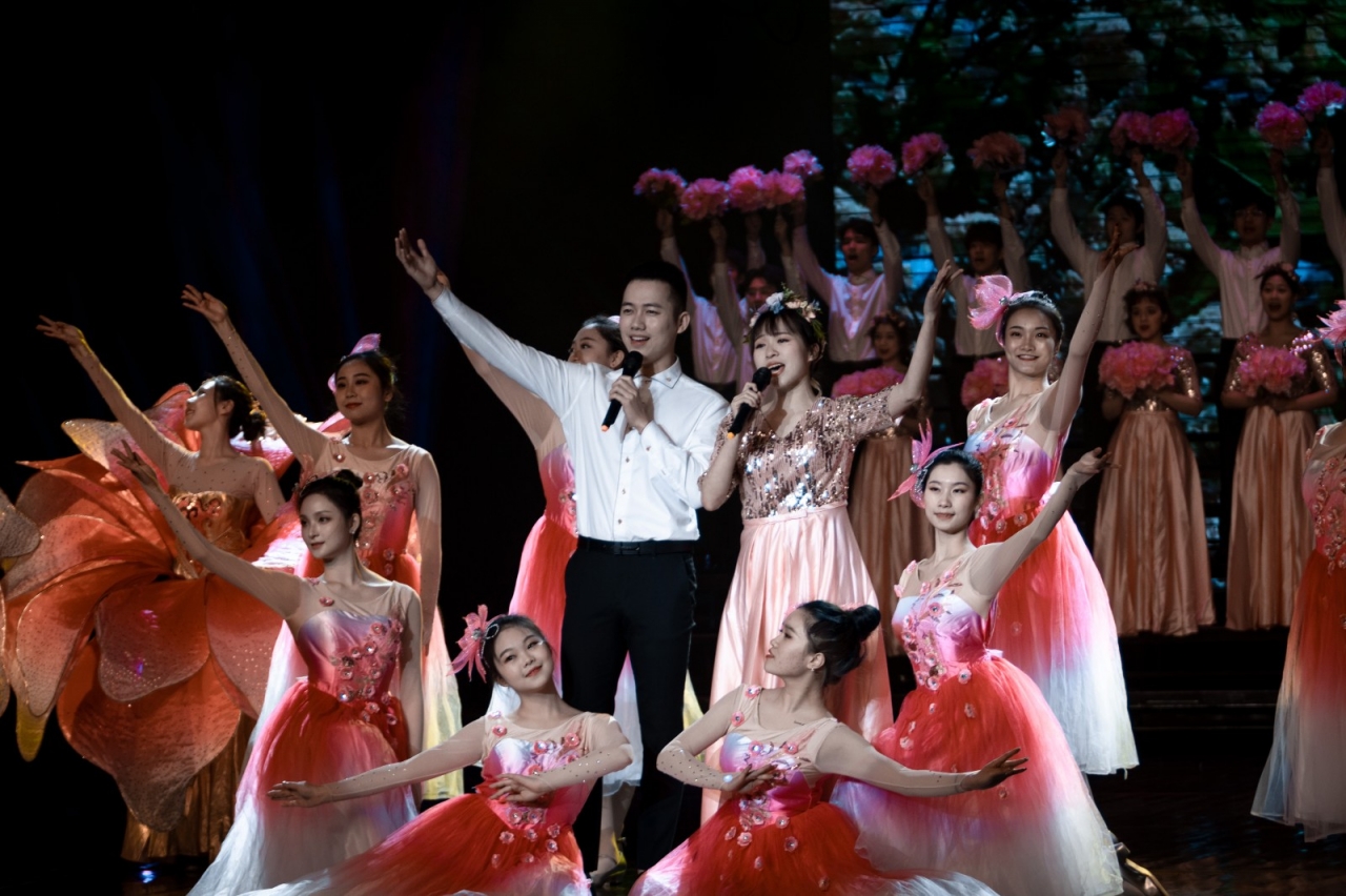 《春暖花开》.jpg 《春暖花开》.jpg