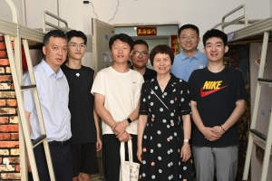 【毕业季】校领导深入学生宿舍看望慰问毕业生