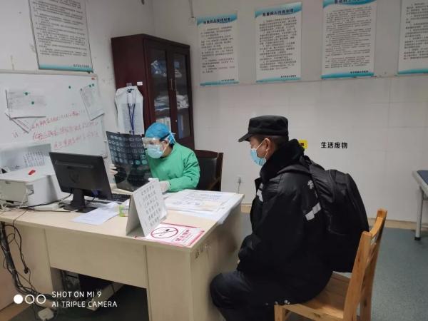 【抗击新冠肺炎】抗“疫”一线 校医院党员一直“在线”