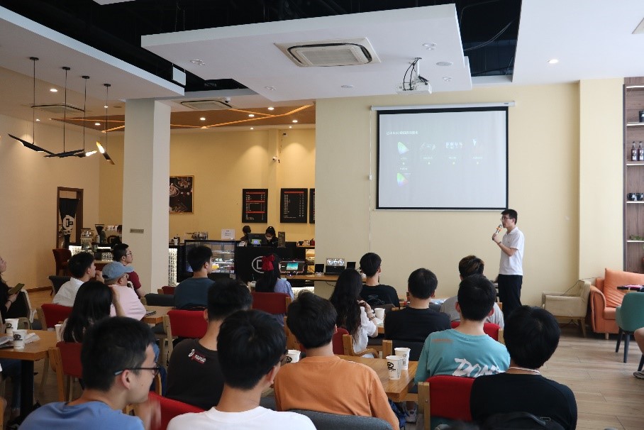 马院和光电学院联合举行“屏联万物，科技强国——企业分享”主题党日活动