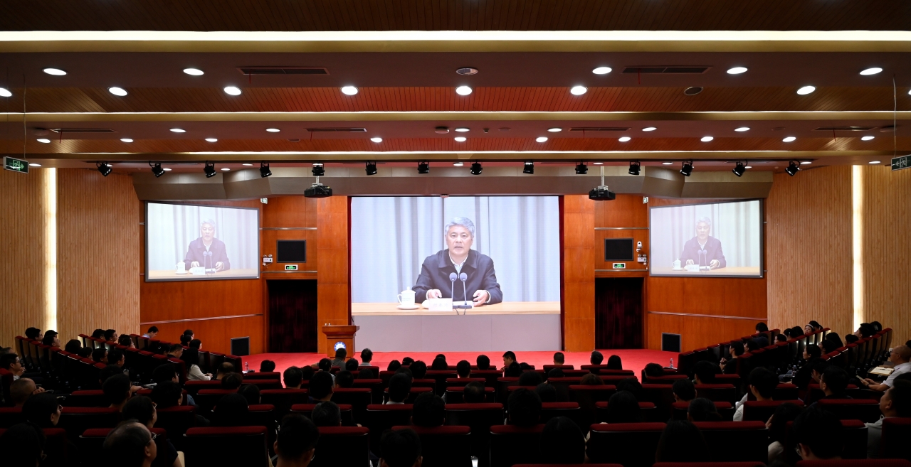 学校举行2025年党员基本培训第二次集中大课