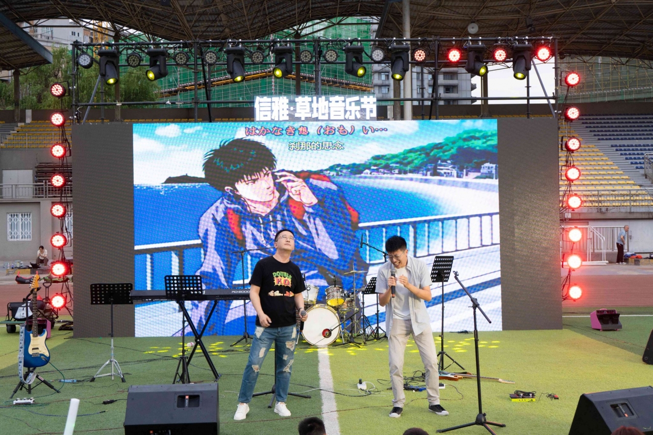 D2725800B9F05DA09C618C034F4_637AD420_932