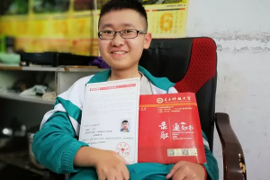 四川电视台：“轮椅男孩”入学成电  盼自力更生养一家人