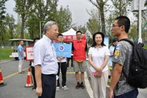 【迎新】校领导看望慰问2020级本科新生