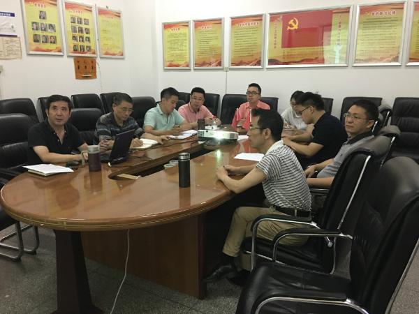 物理学院党委理论学习中心组举行集体学习会议