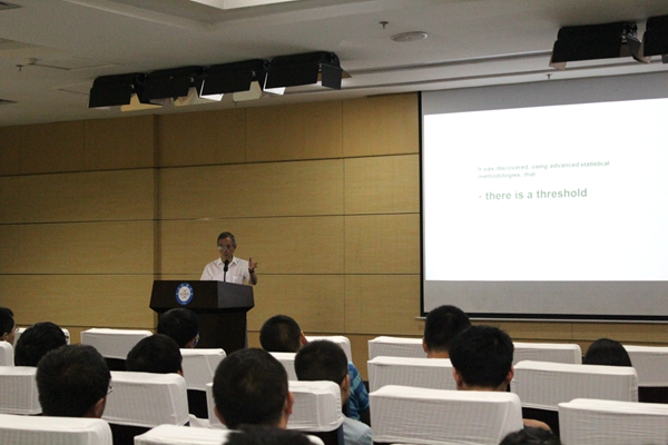 挪威国际统计学会院士汤家豪做客名师讲堂