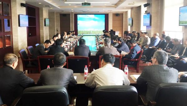 学校召开学习传达中央文件精神暨“两学一做”学习教育推进会