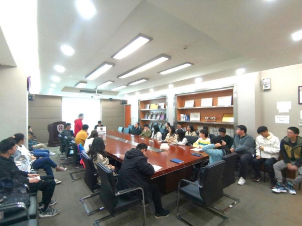 基础院研究生党支部开展“学思想、悟思想、用思想”主题党日活动