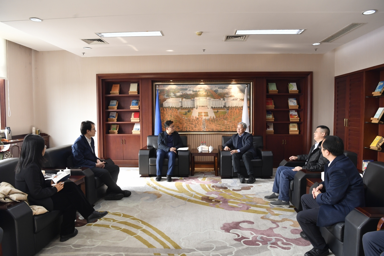 京东方科技集团股份有限公司总裁高文宝一行来校访问