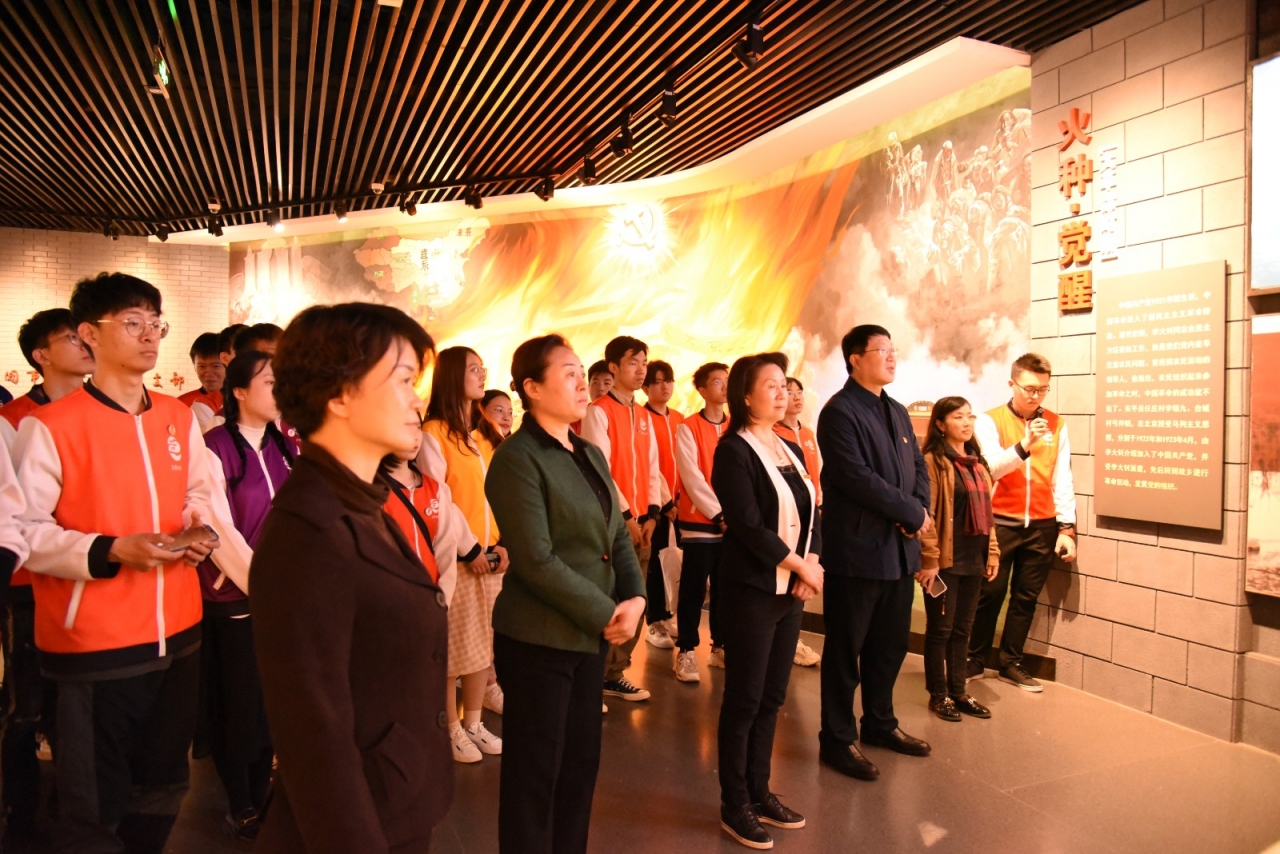 参观.JPG 参观.JPG