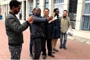 校领导看望慰问留校留学生