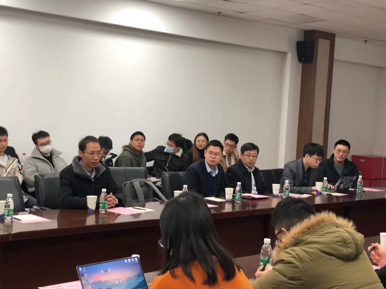 多名学者做客“前沿储能技术研讨会”为主题的学术沙龙