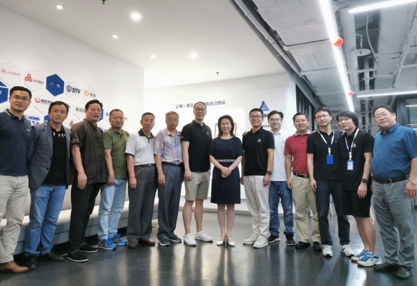 上海云轴信息科技有限公司向电子科技博物馆捐赠藏品