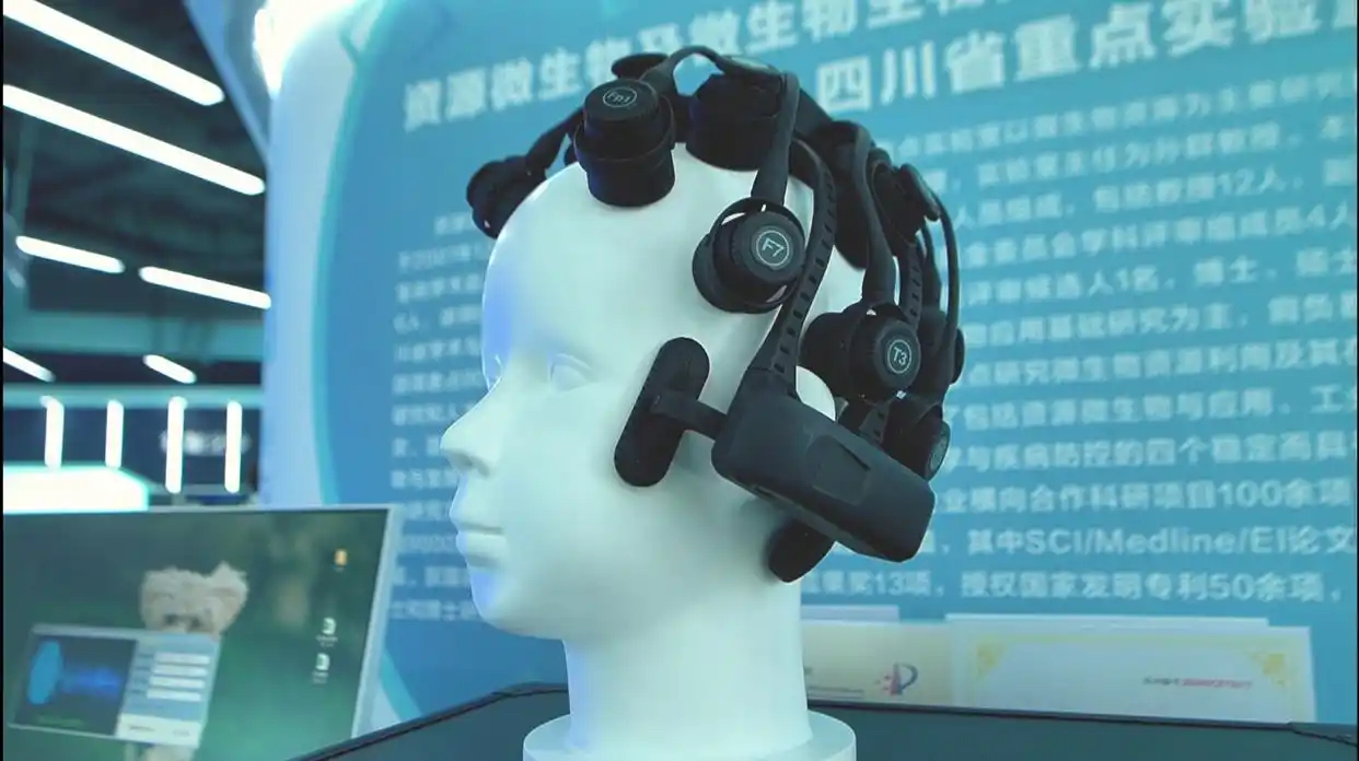 无线干电极脑电记录仪.jpg 无线干电极脑电记录仪.jpg