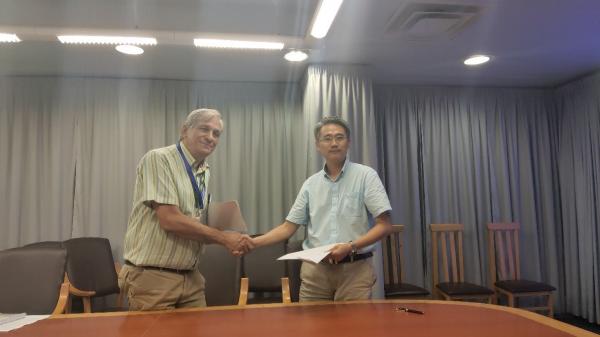 签协议.jpg 签协议.jpg