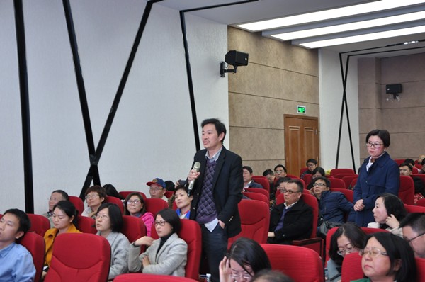 现场热烈交流3.jpg 1bcb669deb090dd2ebe56e89bb054ce4.jpg