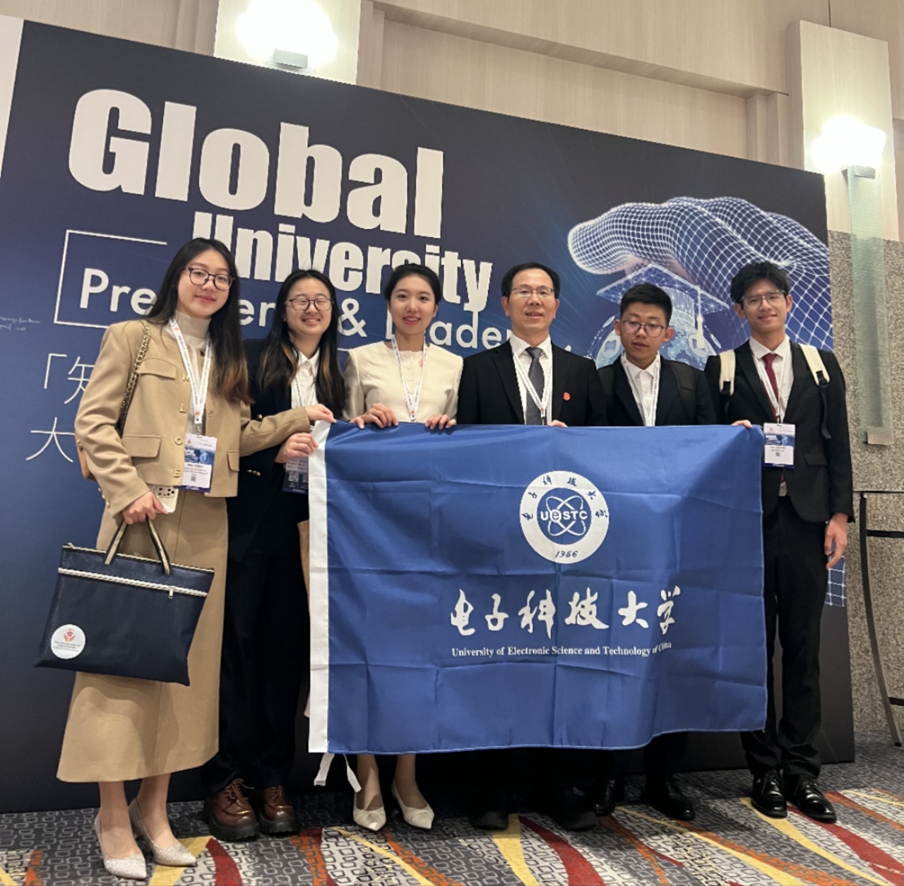 学生合影.jpg 学生合影.jpg