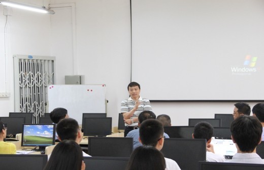 朱宏副校长一行看望校iGEM暑期集训队