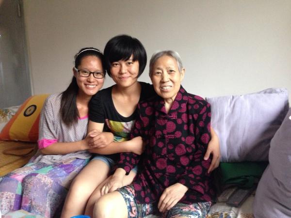 物电学院志愿者探望学院独居退休教师