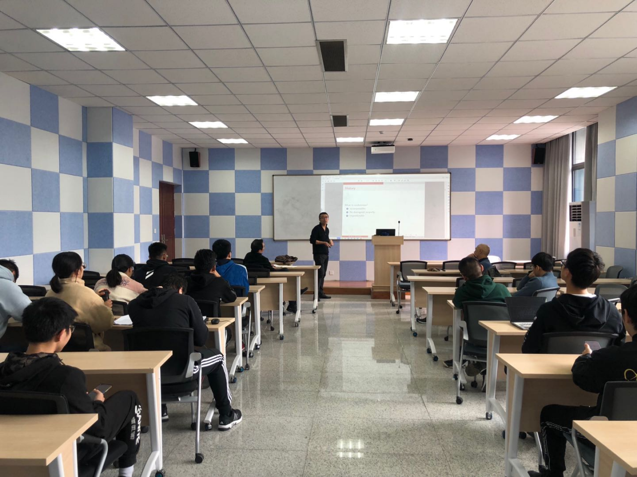 南京大学喻良教授做客学者论坛