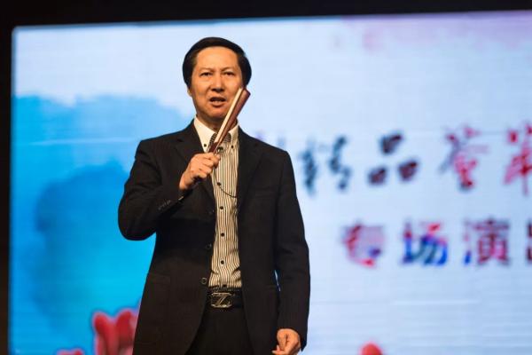 川剧名家演绎经典折子戏赢得成电学子“满堂彩”