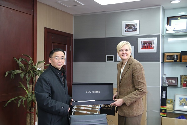 英国东伦敦大学副校长来校访问