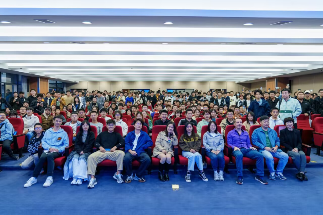 【成电讲坛】 Miguel Navascués：如何用科幻中的想法助力我的量子物理学研究