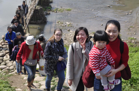 学校开展多项活动喜迎“三八”妇女节