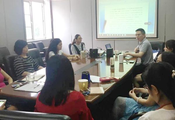 学报编辑部召开党支部组织生活会