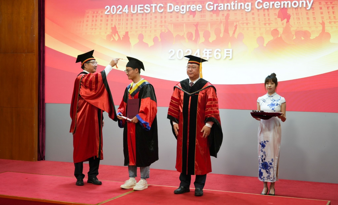 202FD927D7C9B6007CB8D4BAF5C_BAFE8226_3F0