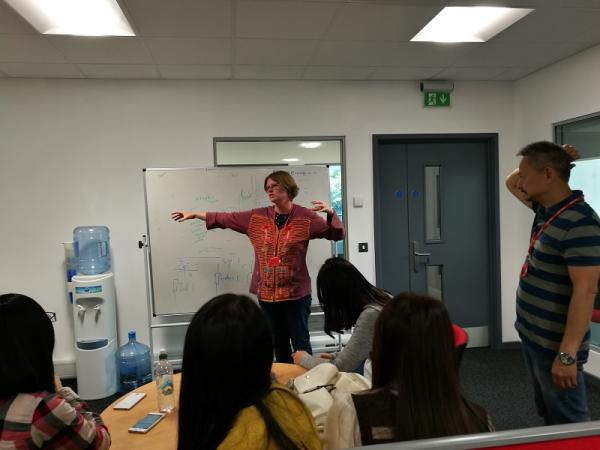 教授讲座,激情飞扬.jpg 教授讲座,激情飞扬.jpg