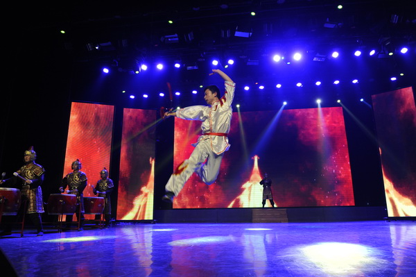 晚会0011.JPG 202ce835fc8f41224570da9db81e685f.jpg