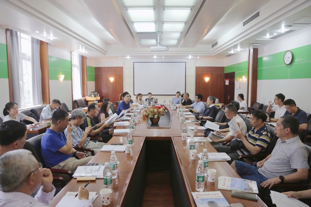 学校学位与研究生教育督导专家组总结春季学期工作