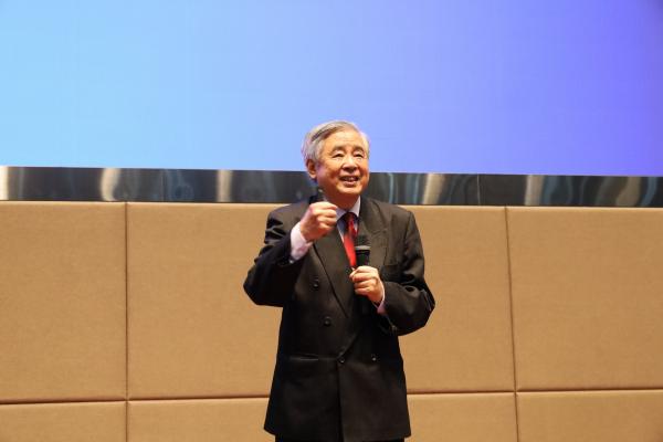张开华教授为格拉斯哥学院2019级新生讲述“成电故事”