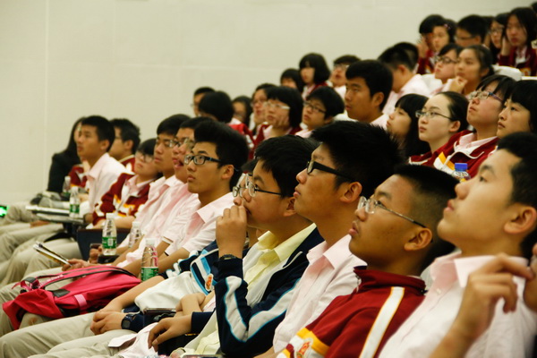 嘉祥外国语学校数百学生“寻梦”电子科大