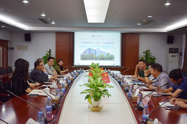 松山湖管委会主任欧阳南江走访方滨兴院士