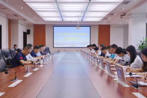 校领导参加川南校友座谈会并看望宜宾园区学生