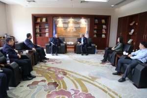 外交部原部长、中国人民外交学会名誉会长李肇星来校访问