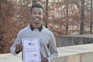 我校乍得籍留学生叶何麦荣获“感知中国·传播使者”称号