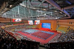 学校隆重举行2016级新生开学典礼