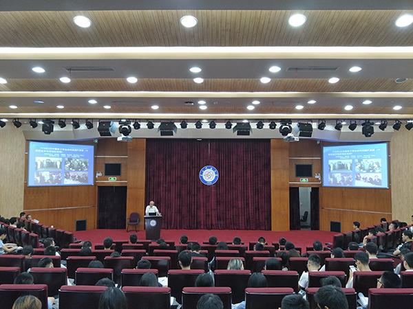 经管学院新生教育课堂邀请老校友讲述成电故事