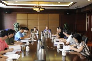 学校召开党委中心组学习会