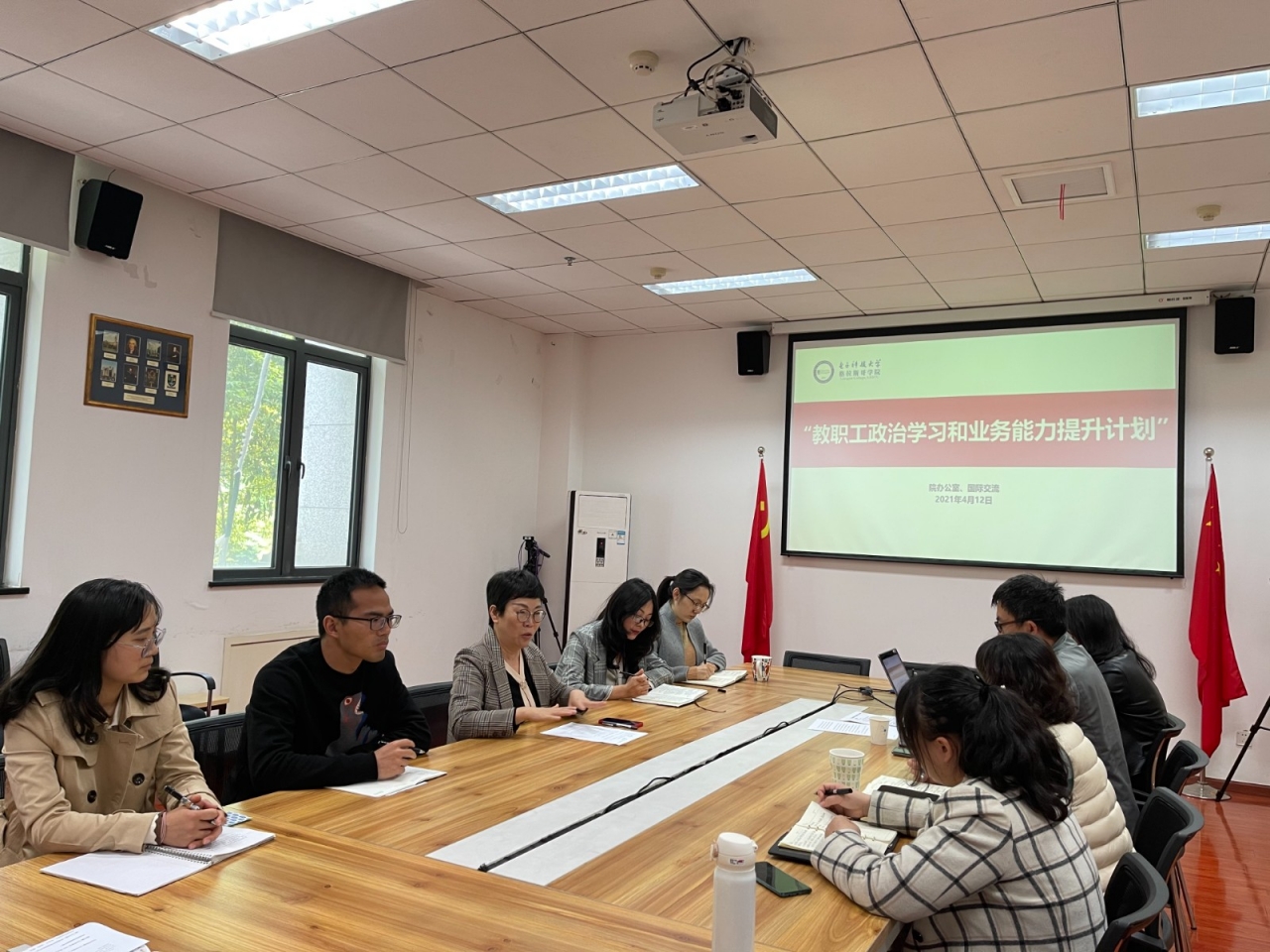 格拉斯哥学院教工党支部学习习近平总书记致厦门大学建校100周年贺信精神