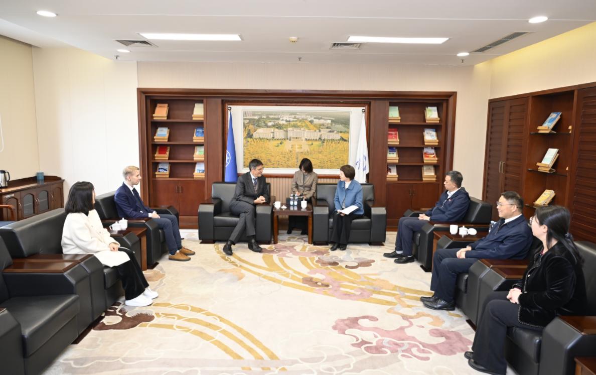 诺奖得主迪迪埃·奎洛兹来校访问