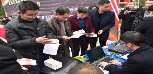 “智慧养猪'产业分红大会.jpg “智慧养猪'产业分红大会.jpg