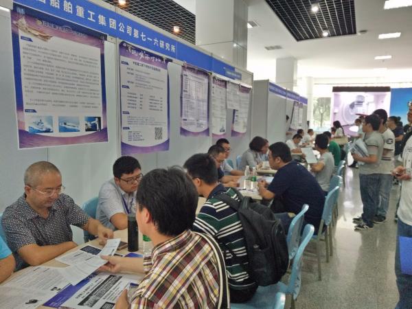 学校举行第二届“国防重点单位招聘宣传周”活动