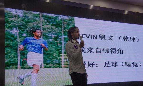 首届成电留学生汉语决赛精彩纷呈